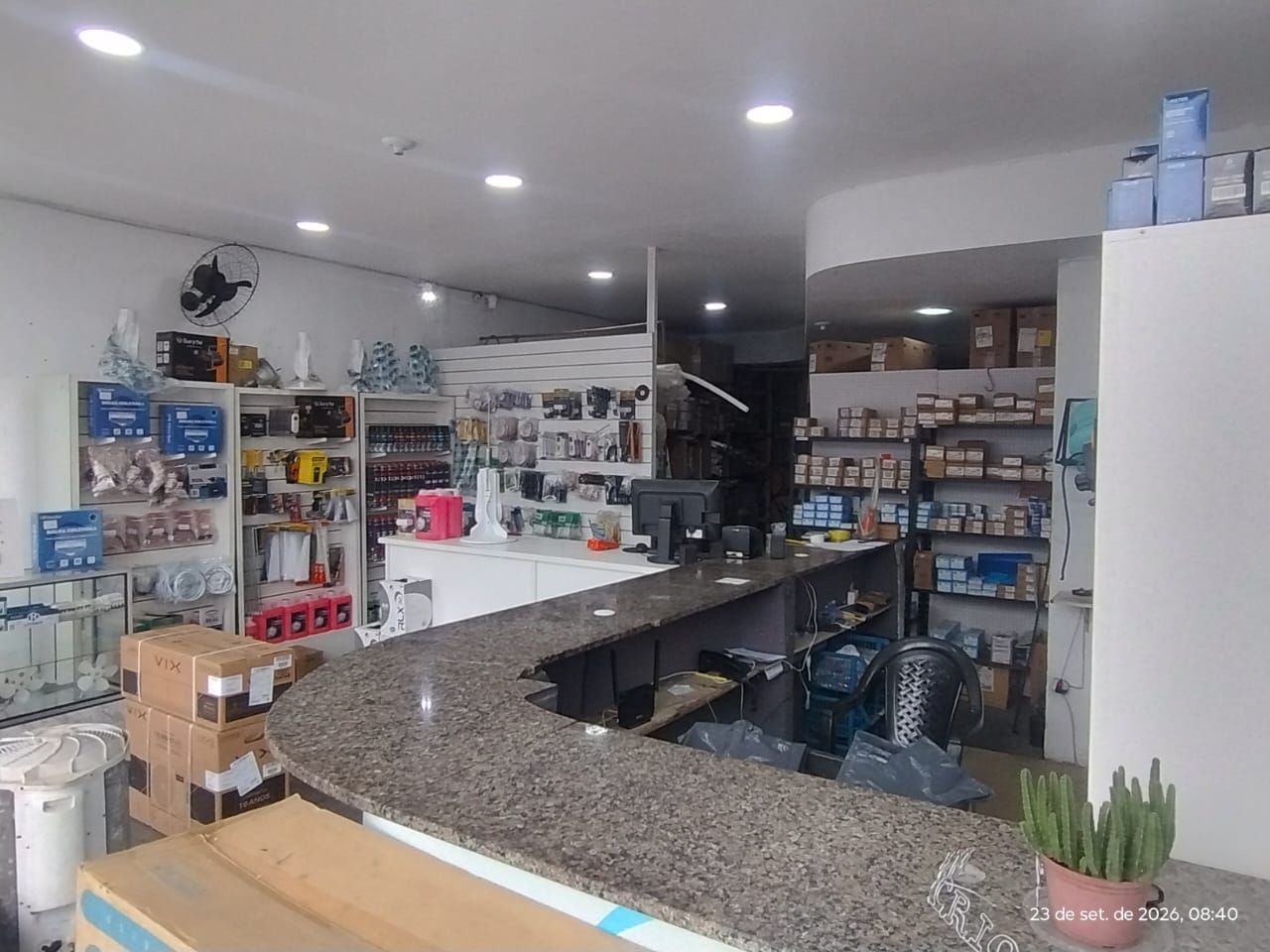 Balcão de atendimento loja Mec Crio